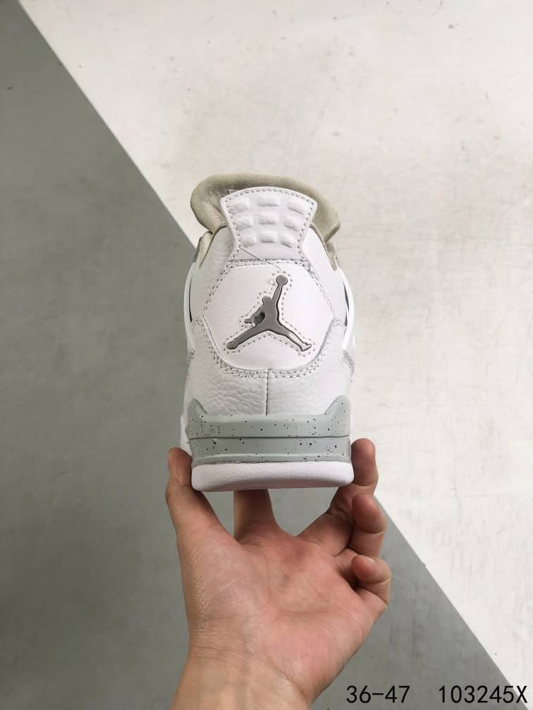Jordan 4 Retro
White Oreo (2021)