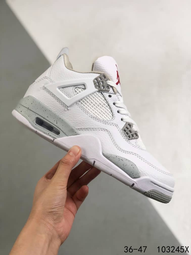 Jordan 4 Retro
White Oreo (2021)