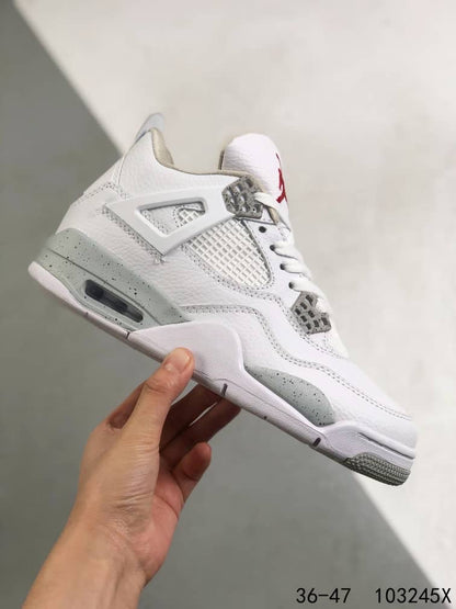 Jordan 4 Retro
White Oreo (2021)