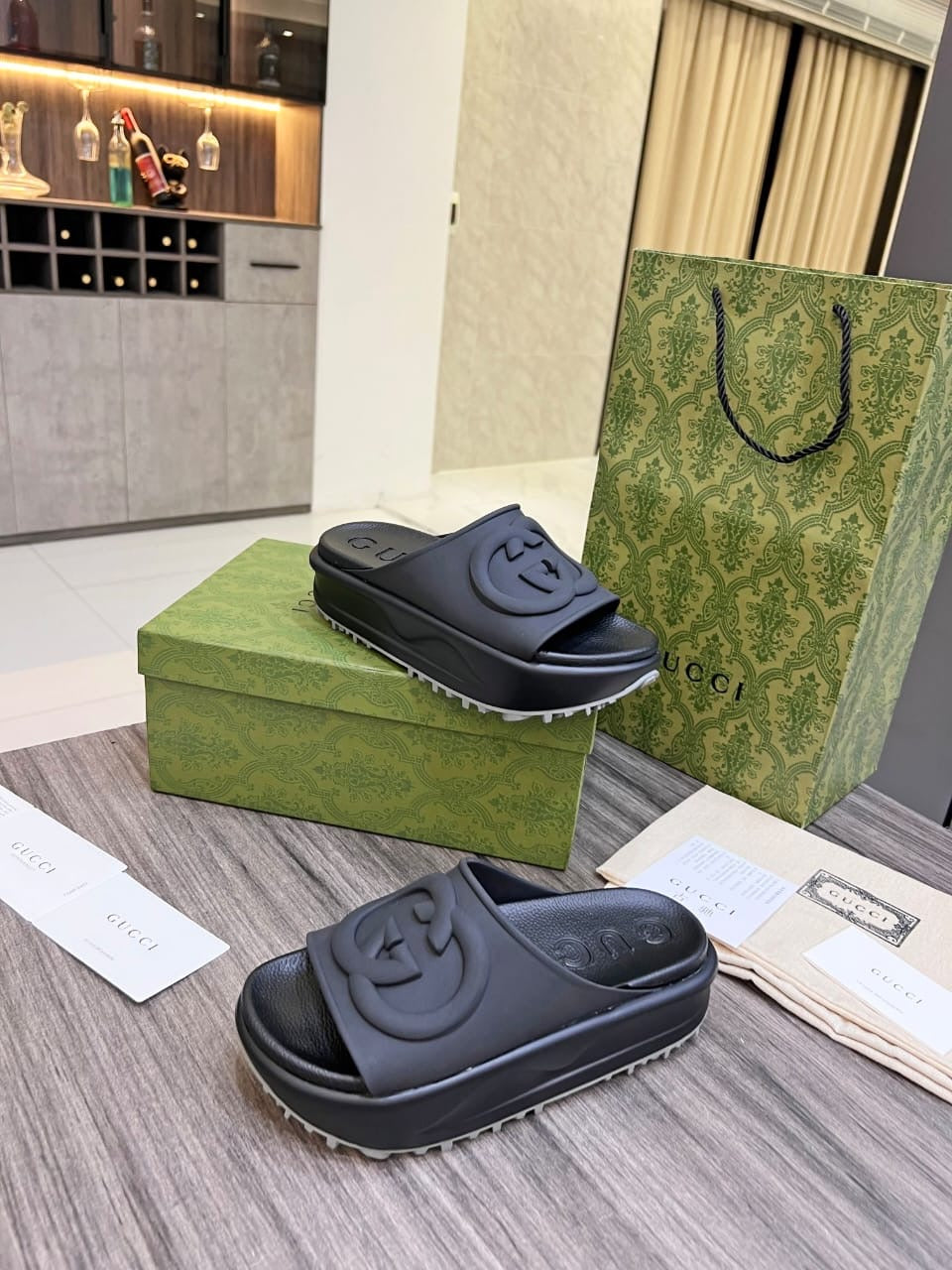 Gucci Interlocking G Slide
Black