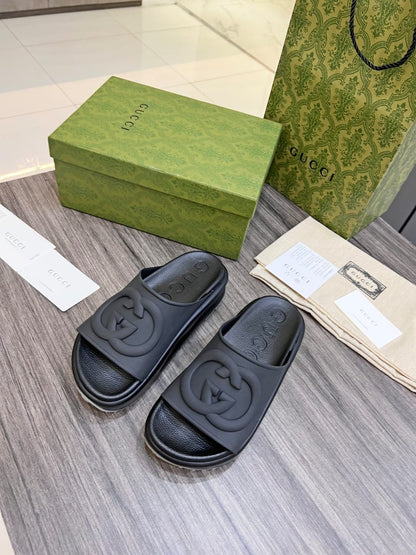 Gucci Interlocking G Slide
Black