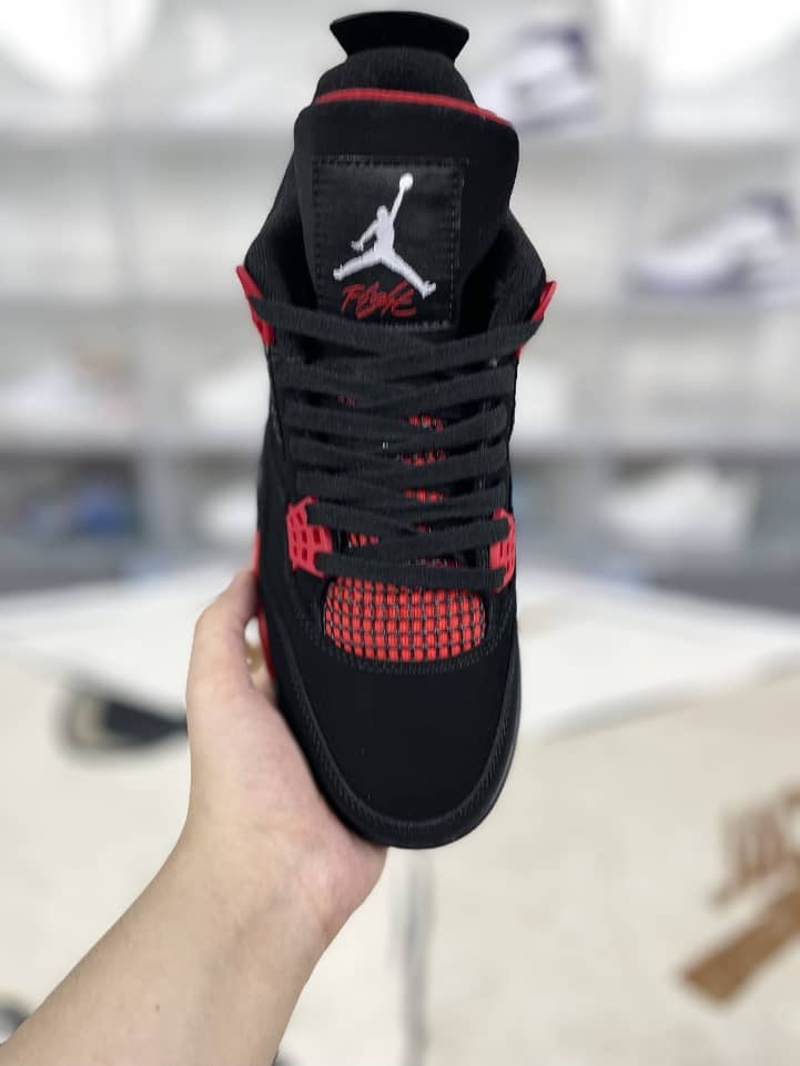 Jordan 4 Retro
Red Thunder