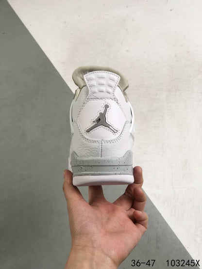 Jordan 4 Retro
White Oreo (2021)