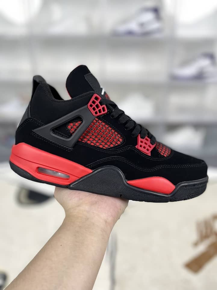 Jordan 4 Retro
Red Thunder