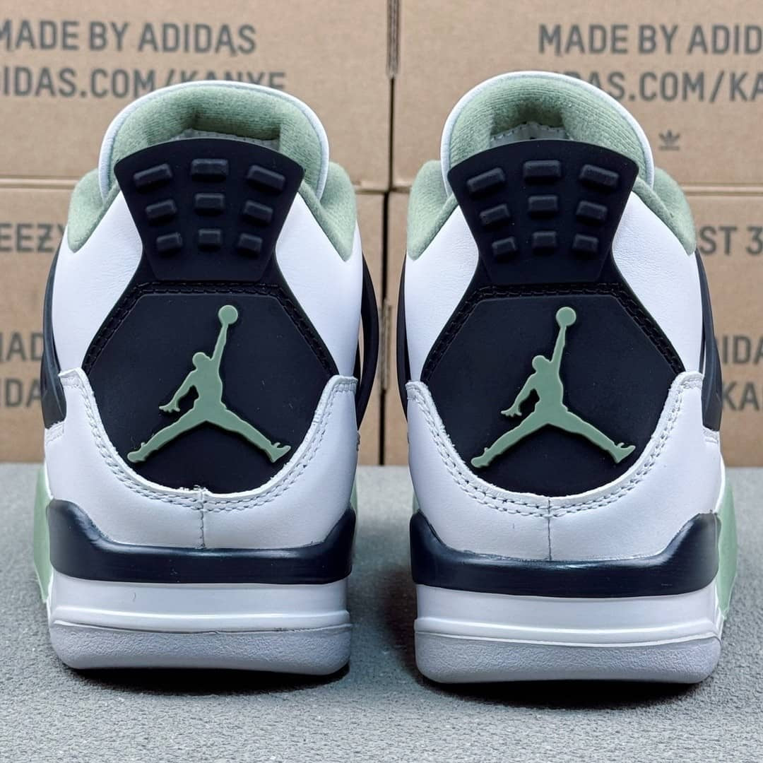 Jordan 4 Retro Seafoam