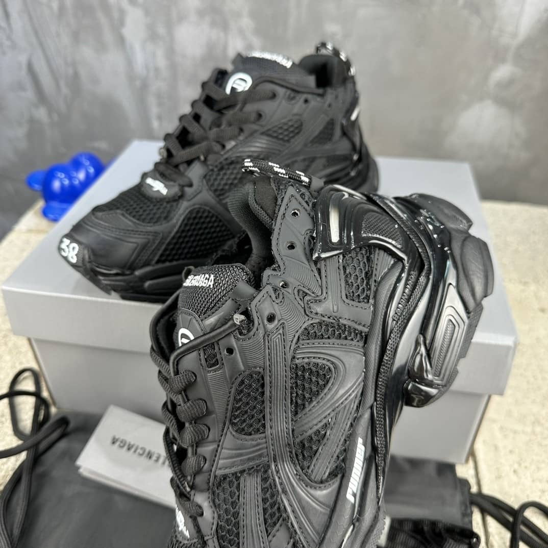 Balenciaga Runner Mattle Black