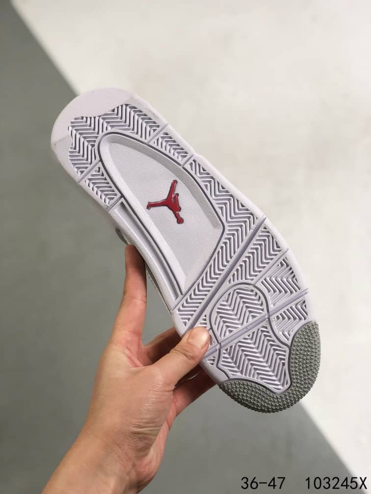 Jordan 4 Retro
White Oreo (2021)