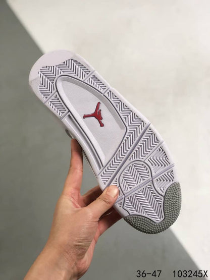 Jordan 4 Retro
White Oreo (2021)