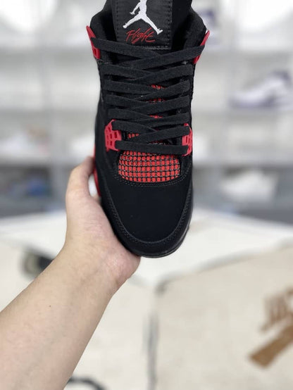 Jordan 4 Retro
Red Thunder