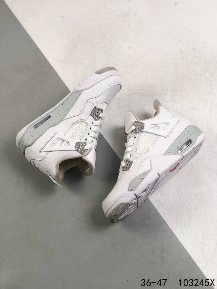 Jordan 4 Retro
White Oreo (2021)