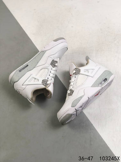 Jordan 4 Retro
White Oreo (2021)