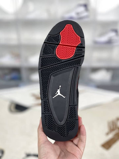 Jordan 4 Retro
Red Thunder