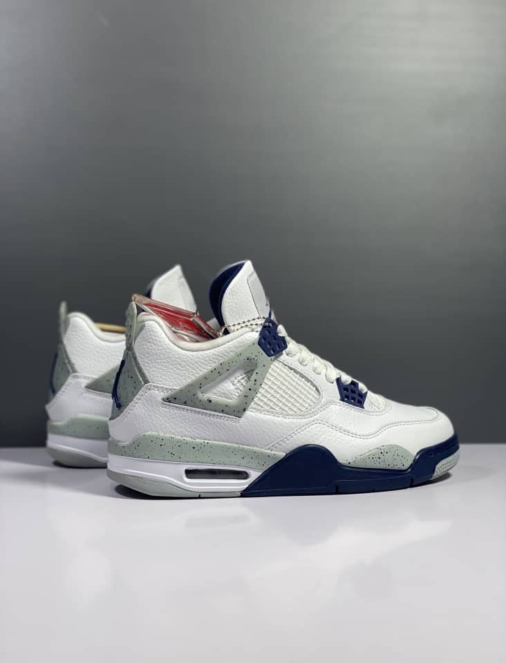 Air Jordan 4 Retro Midnight Navy Iconic Style Footwear