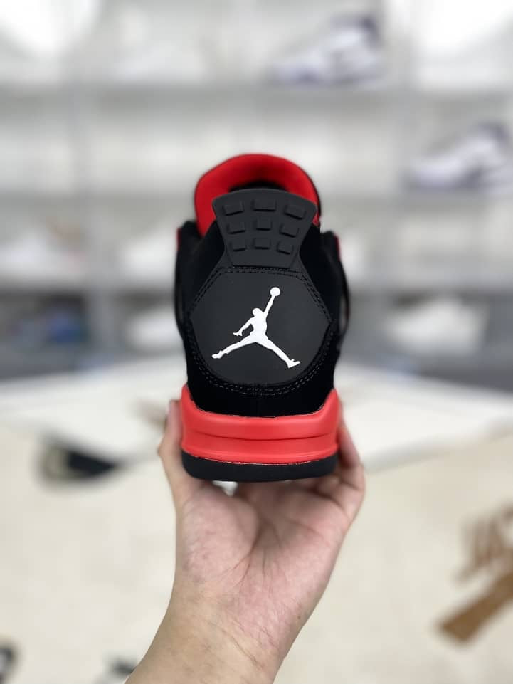 Jordan 4 Retro
Red Thunder
