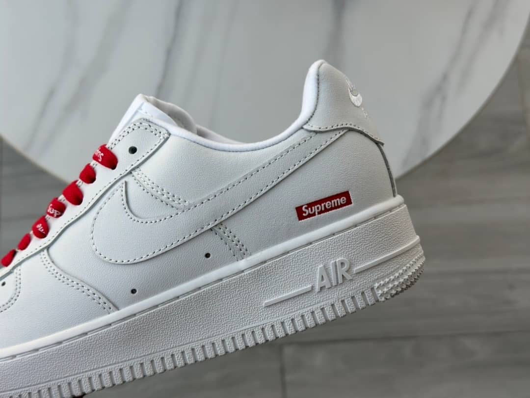 Nike - x Air Force 1 Low Supreme