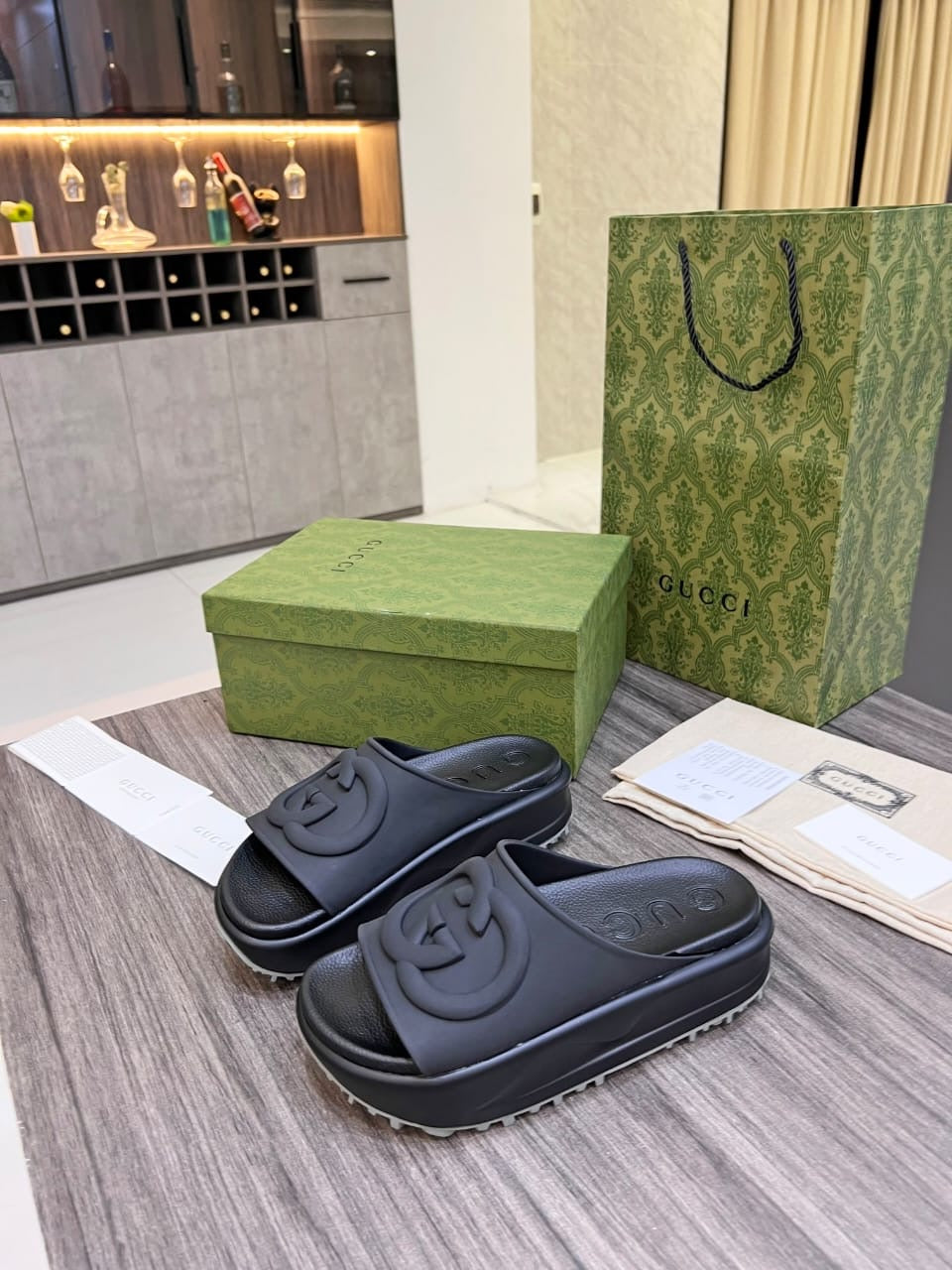 Gucci Interlocking G Slide
Black