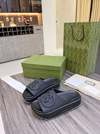 Gucci Interlocking G Slide
Black
