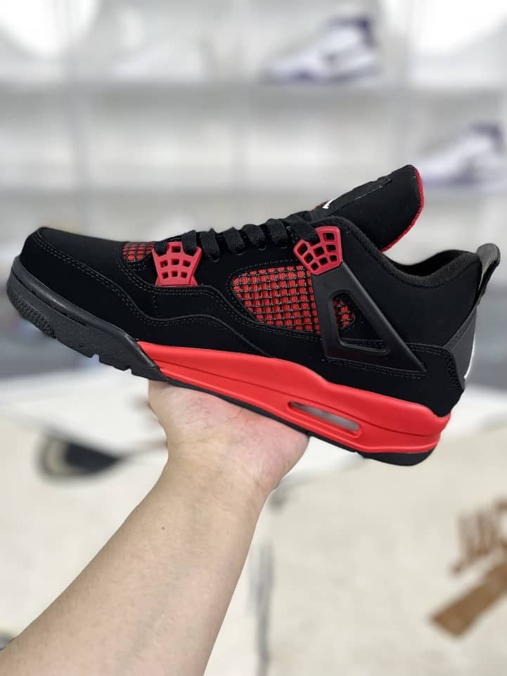 Jordan 4 Retro
Red Thunder