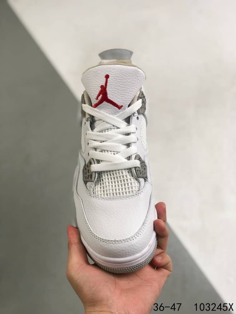 Jordan 4 Retro
White Oreo (2021)